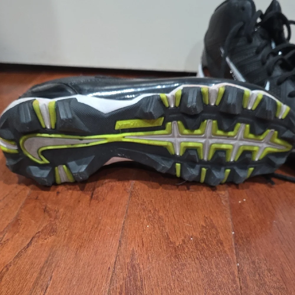 Nike‎ Black and White Cleats